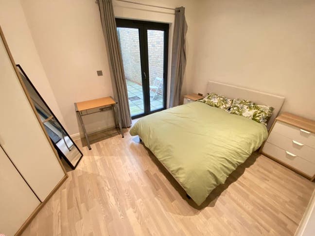 🌿 Bright, Modern Double Room in Friendly E3 Flat Main Photo