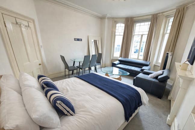 Spacious Rooms in central Lonodon. Iconic Building Main Photo