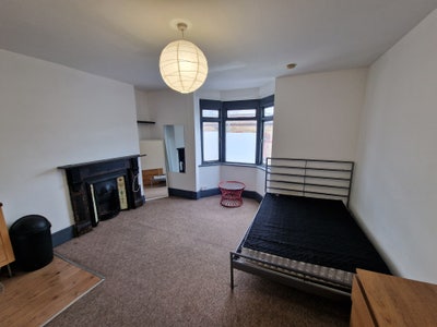 Double room with own kitchen, Brighton statatin  Main Photo