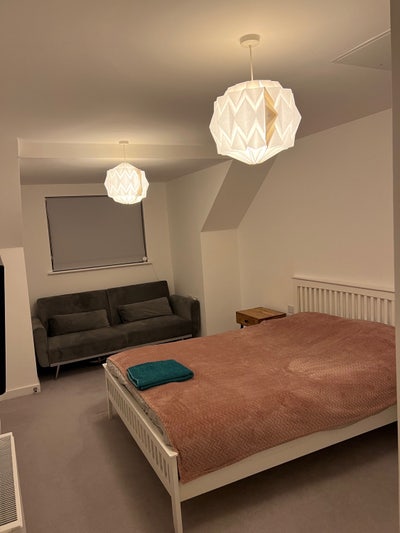 En-suite double room in shared house Main Photo