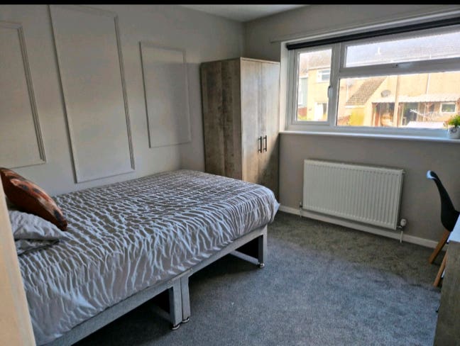 Modern Professional House Share Main Photo