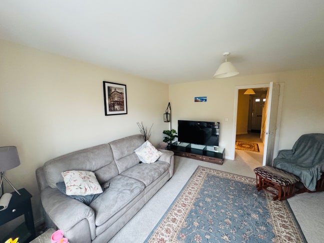 1 family size big room Furnished Main Photo