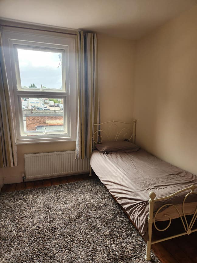 Lovely Single Room in Shared House Main Photo