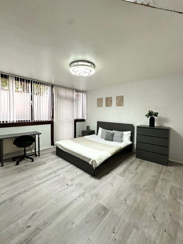 🏡 Large Double Room with Private Garden Main Photo