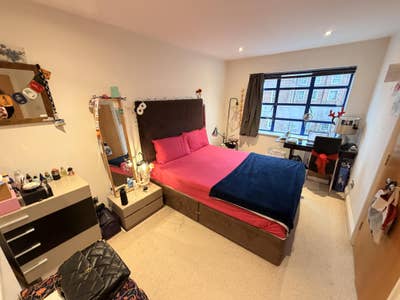 Bright double room in 2-Bed 2-Bath - Shoreditch Main Photo