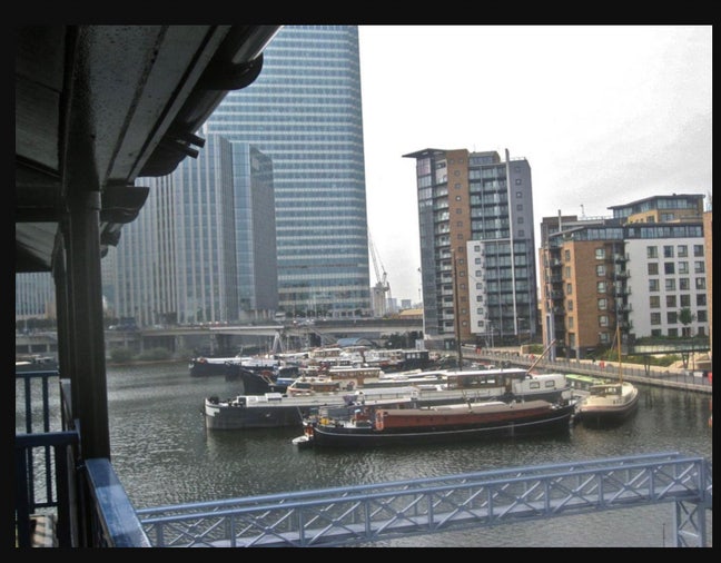 Spacious large flat 10 minutes from Canary Wharf Main Photo