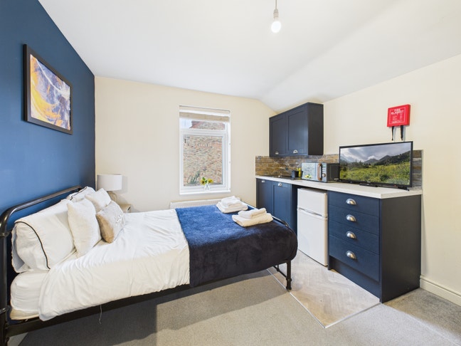 Quiet Dogsthorpe Studio | Bills Inc. Main Photo