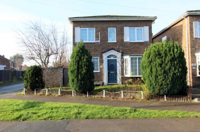 Spacious, Bright Double Room in Quiet Home Main Photo