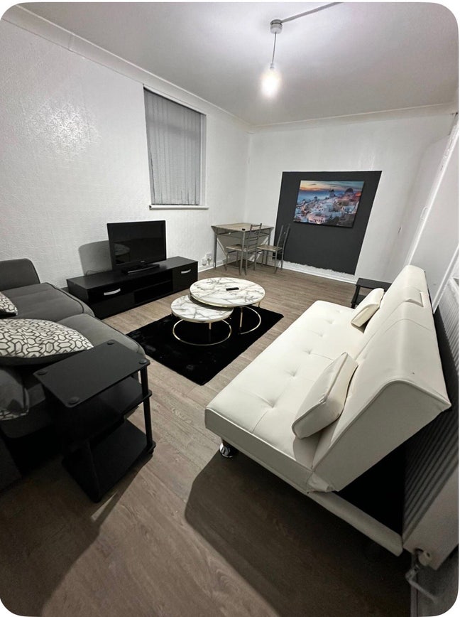 Large Room to Rent in a 2 Bed Flat Main Photo