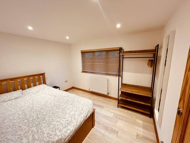 Lovely bright room in a family home with bathroom Main Photo
