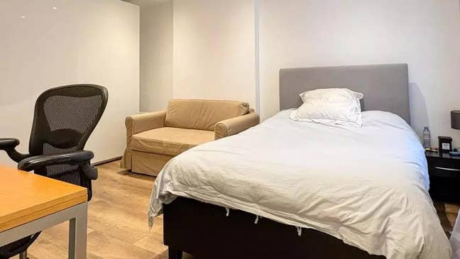 Spacious Studio Apartment with Separate Kitchen Main Photo