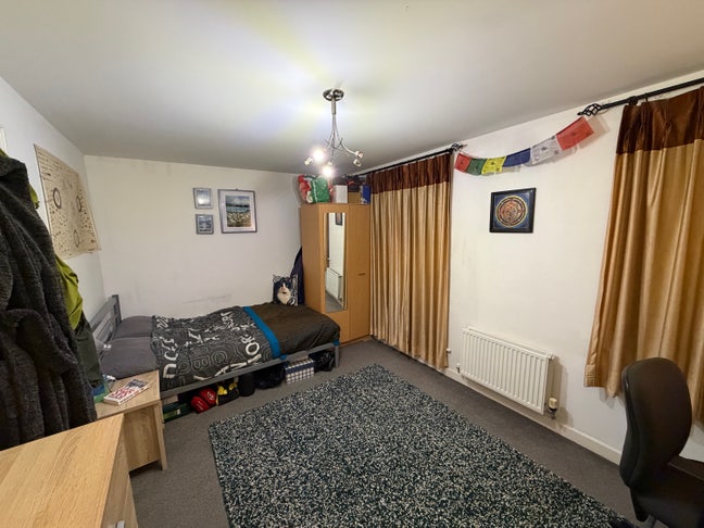 Spare room Main Photo