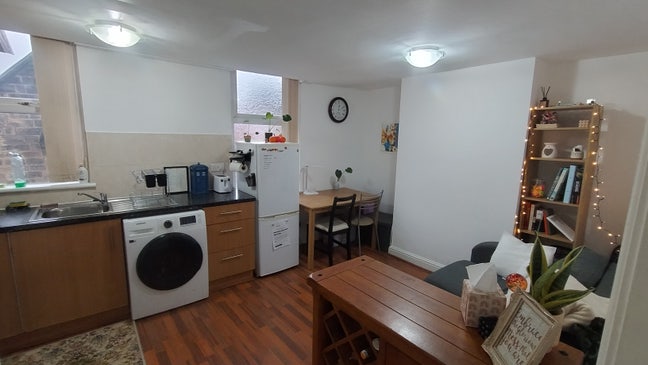 1 Bedroom Flat - Headingley - &pound;700pm - Available Main Photo