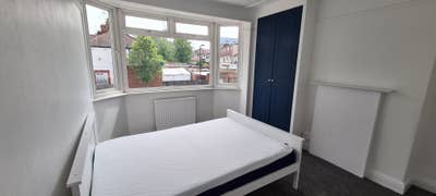 Room for rent in Hanger Lane Main Photo