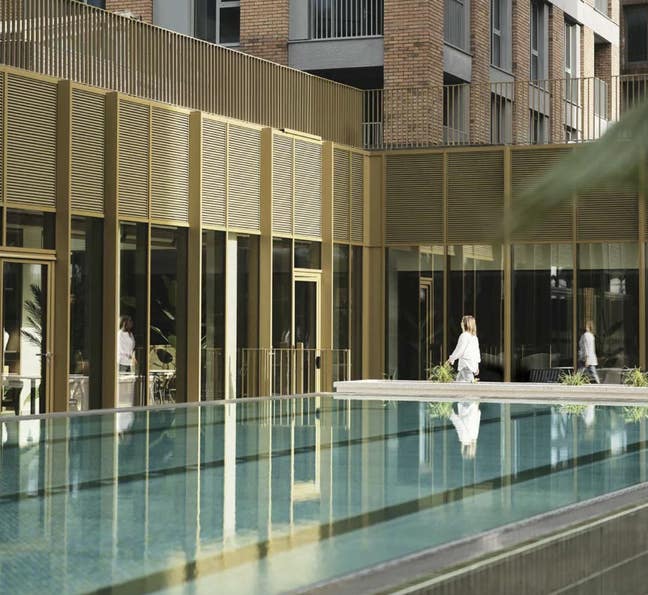 Modern Room + Private Bathroom +Gym & Pool Main Photo