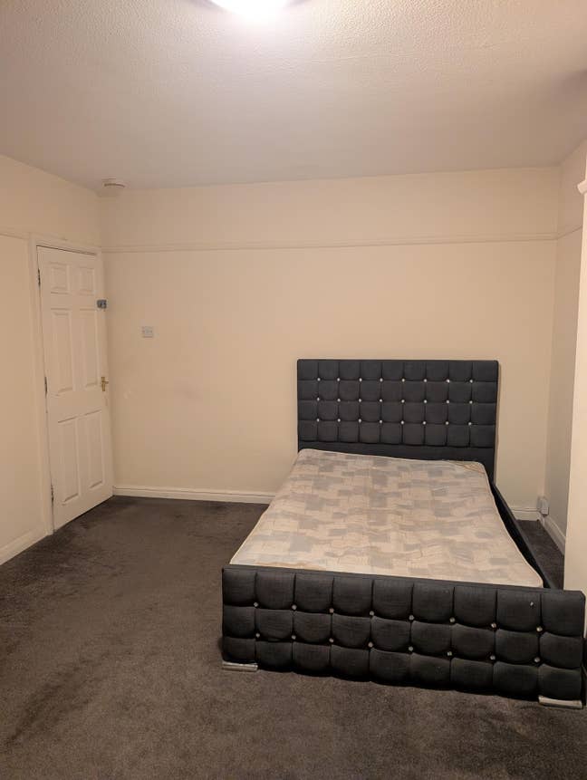 Large DOUBLE room in spacious shared house Main Photo