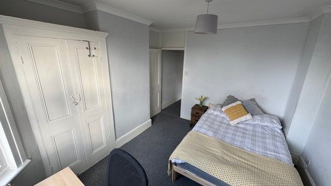 Bright Double Room in Leytonstone, Available Now! Main Photo