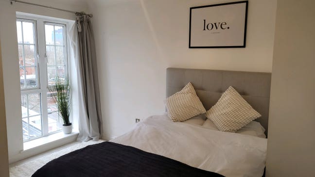 Penthouse Room available opposite the Oracle Main Photo