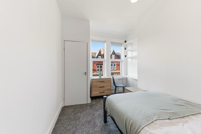 📍 Top Leeds Location – Big Modern Quiet HMO Main Photo