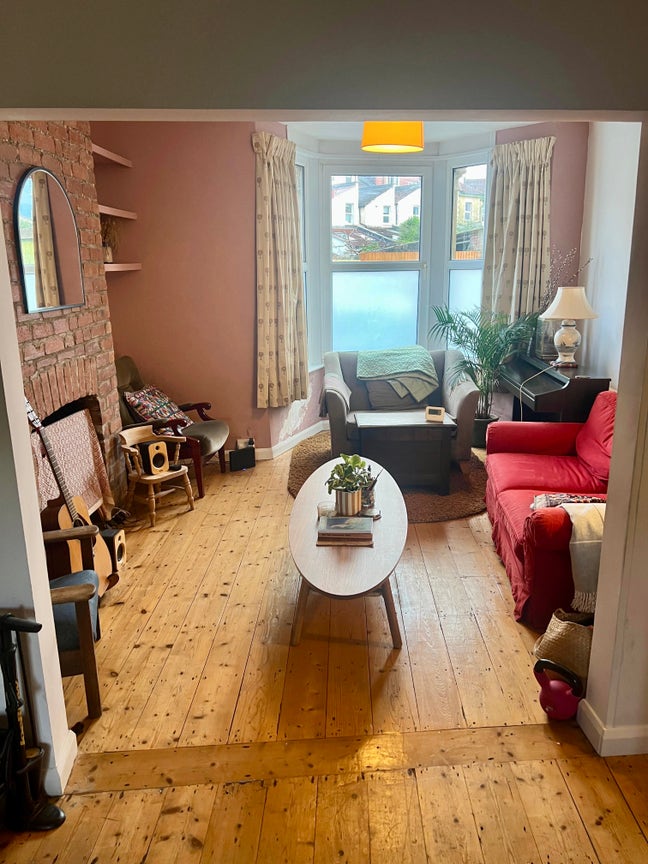 Large double room in Southville Main Photo