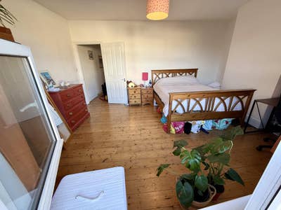 Large double room in Southville Main Photo