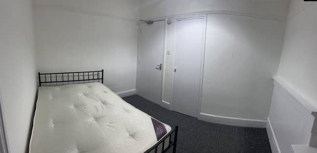 Nice double room to rent in upper shirley Main Photo