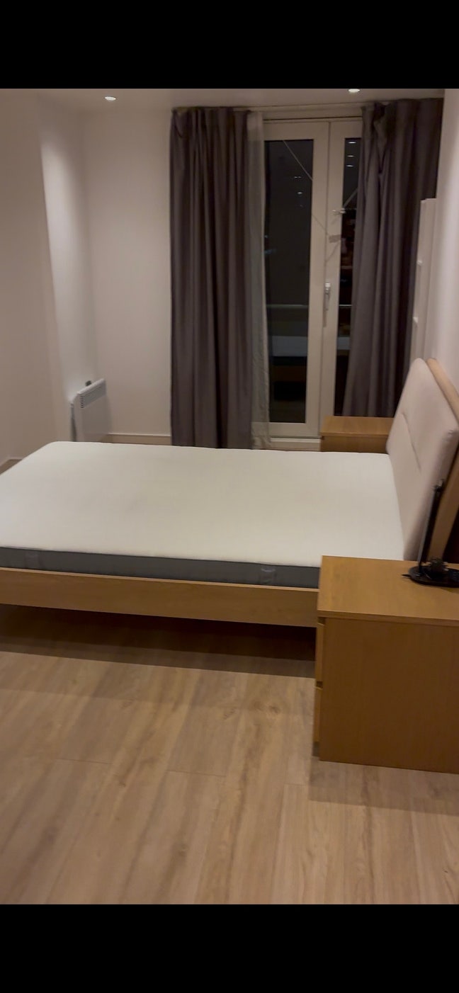 Double room fully furnished w/ Ensuite Main Photo