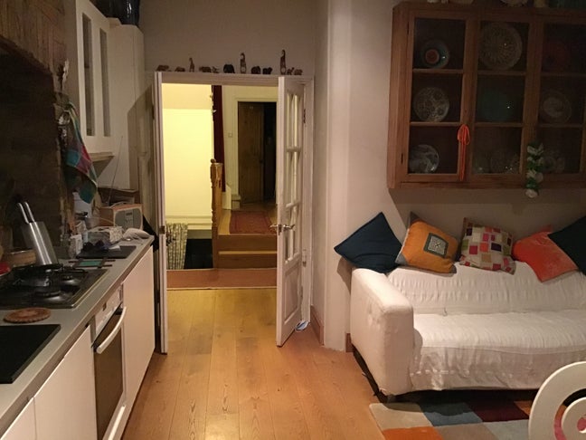 Newly decorated spacious double loft room  Main Photo