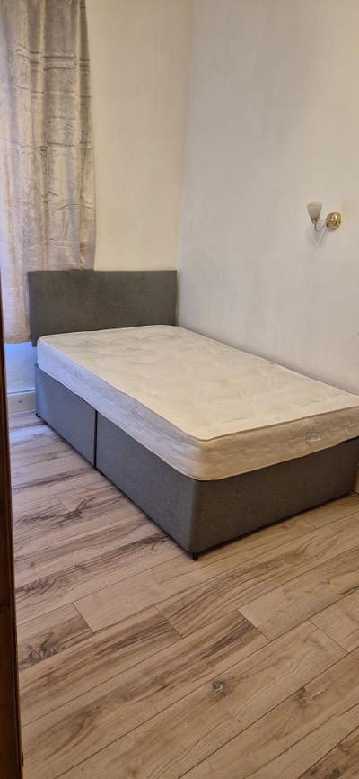 One Room in 2-bed Shared Apartment Main Photo