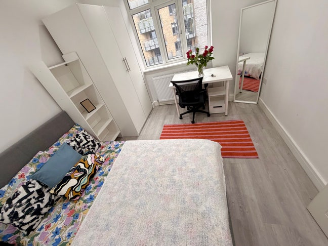 Last Minute-Best Offer-All Incl-Move in Asap-Angel Main Photo