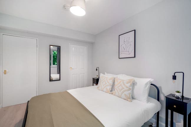 Spacious newly refurbished Rooms- No deposit  Main Photo