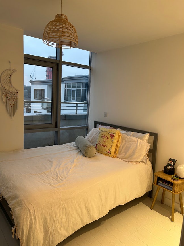 One Room to Let Main Photo