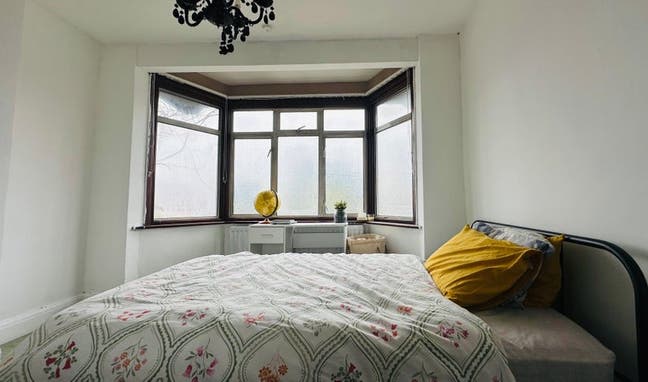 ✨ Large, Budget-Friendly Room – &pound;700 All-Included Main Photo