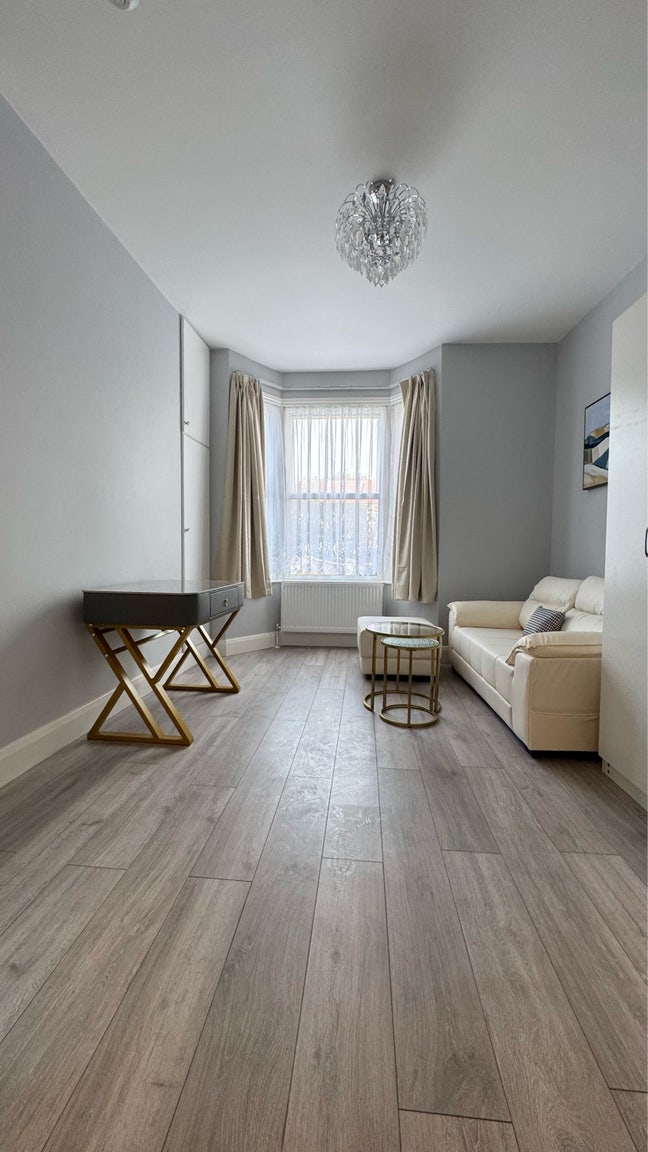 Luxury room for rent  Main Photo