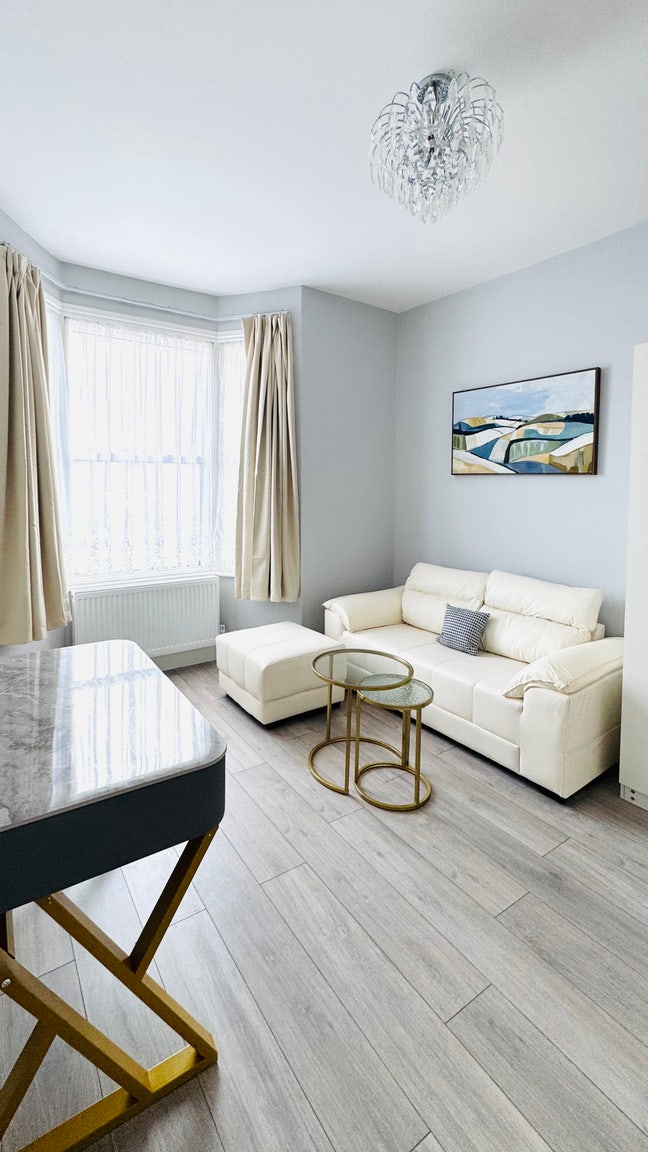 Luxury room for rent  Main Photo