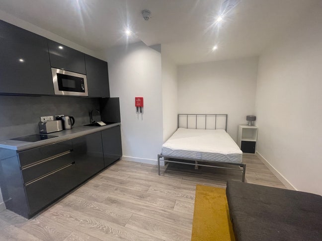 Ground Floor Studio Flat - Newbury Town Centre Main Photo