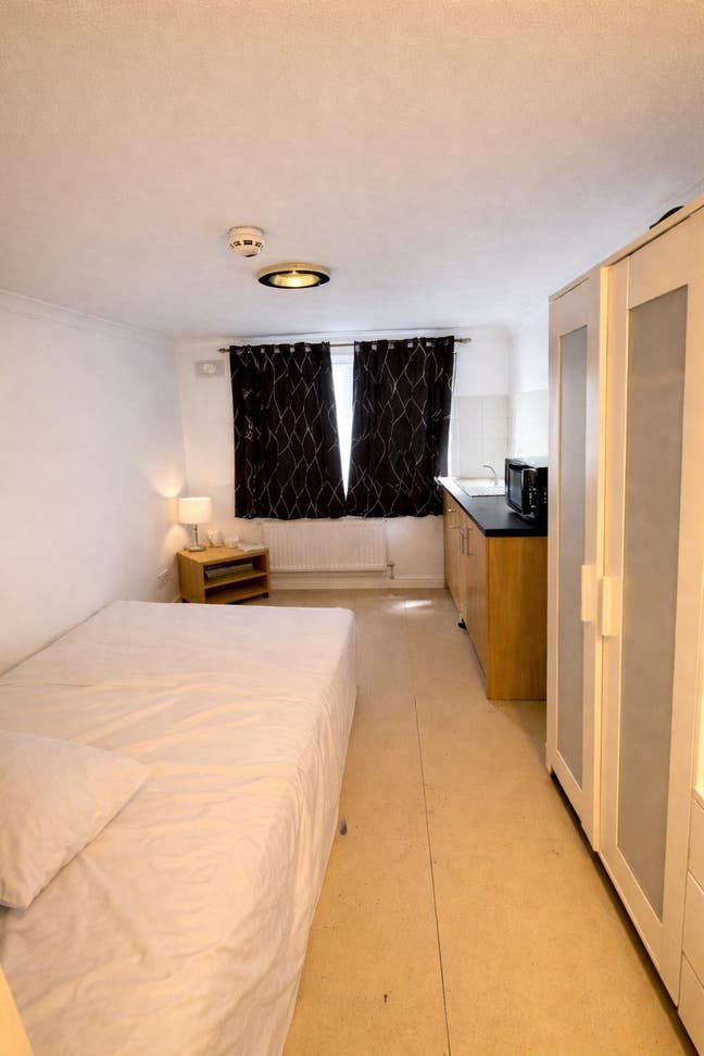 Hatfield studio ex bills near town center  Main Photo