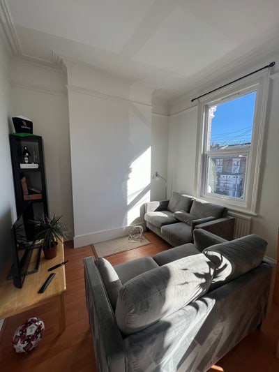 Looking for 2 sound house mates in Clapham South Main Photo