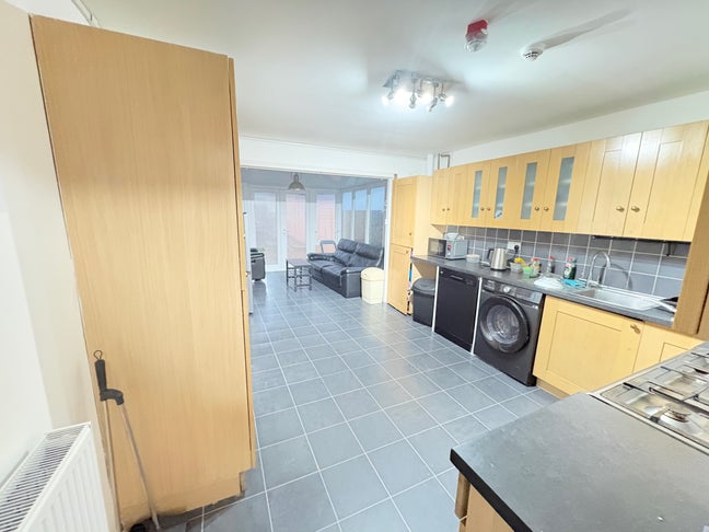 1 Double Ensuite Bedroom Available Main Photo