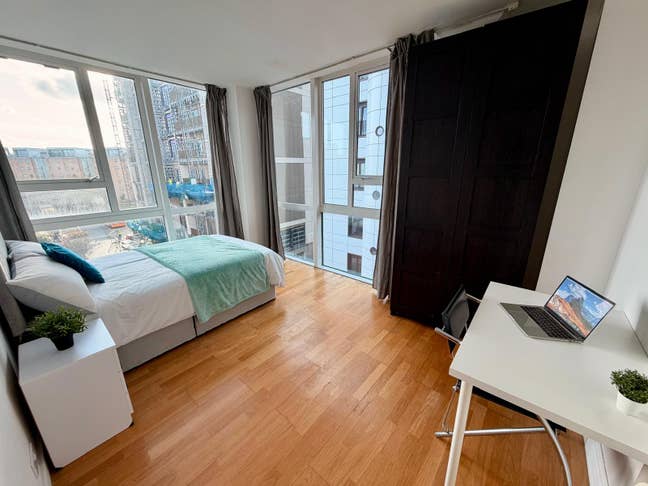 Spacious bright room in Crossharbour Main Photo