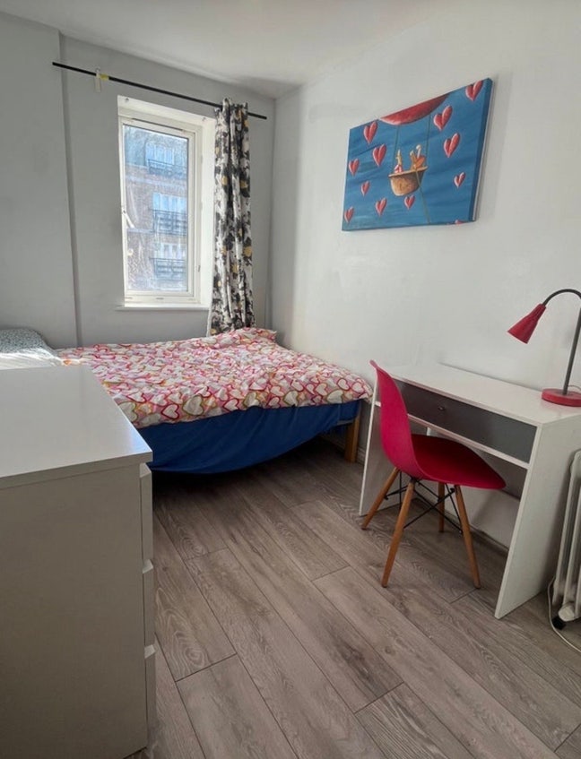 Nice double , 5mins to Canary Wharf , E14  Main Photo