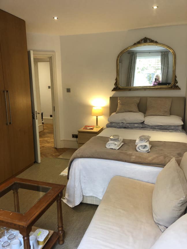 Short Let Room & Shower-Room SW3 Chelsea Main Photo