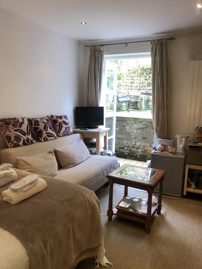 Short Let Room & Shower-Room SW3 Chelsea Main Photo