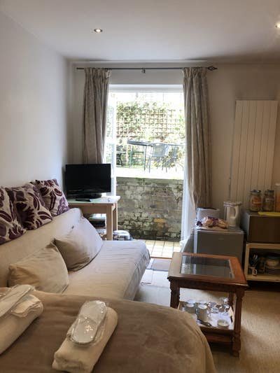 Short Let Room & Shower-Room SW3 Chelsea Main Photo