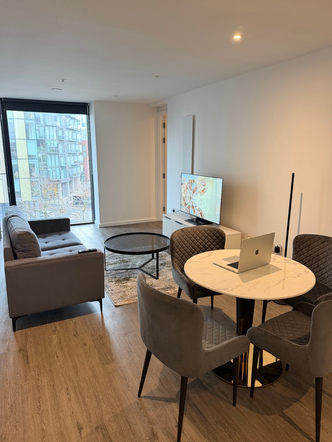 Spacious 2 Bedroom Flat 5 Min Walk to City Centre Main Photo