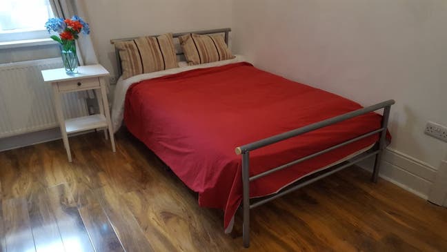 1 Min Walk to Tube - Large Bedrooms. Bill inc. Main Photo