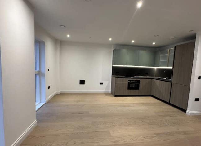 Modern Studio Apartment with Balcony at Chelsea Main Photo