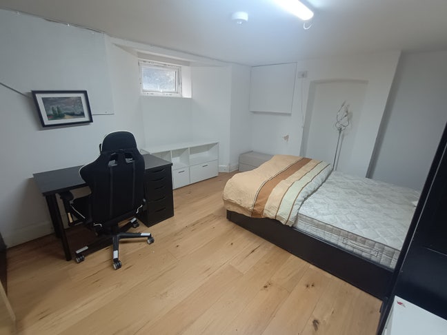  Large Double room to let Hackney Central. Main Photo