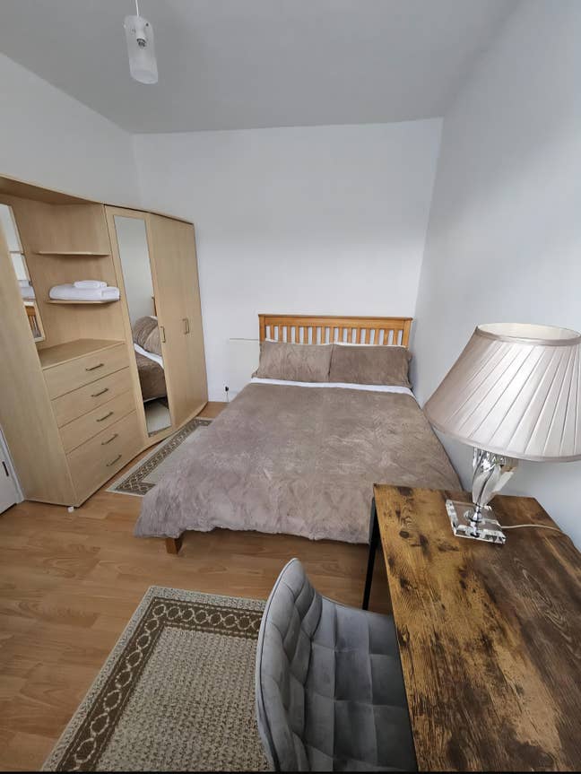 Spacious Double Bedroom - All Bills Included Main Photo