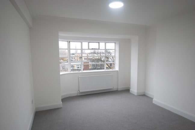 Three bedroom first floor flat NW2 Main Photo